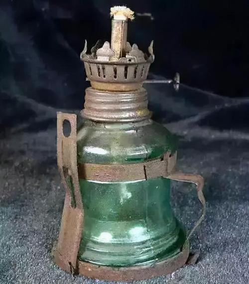 80年代農村家庭必備的8種日用品，還有幾種在用？滿滿的回憶